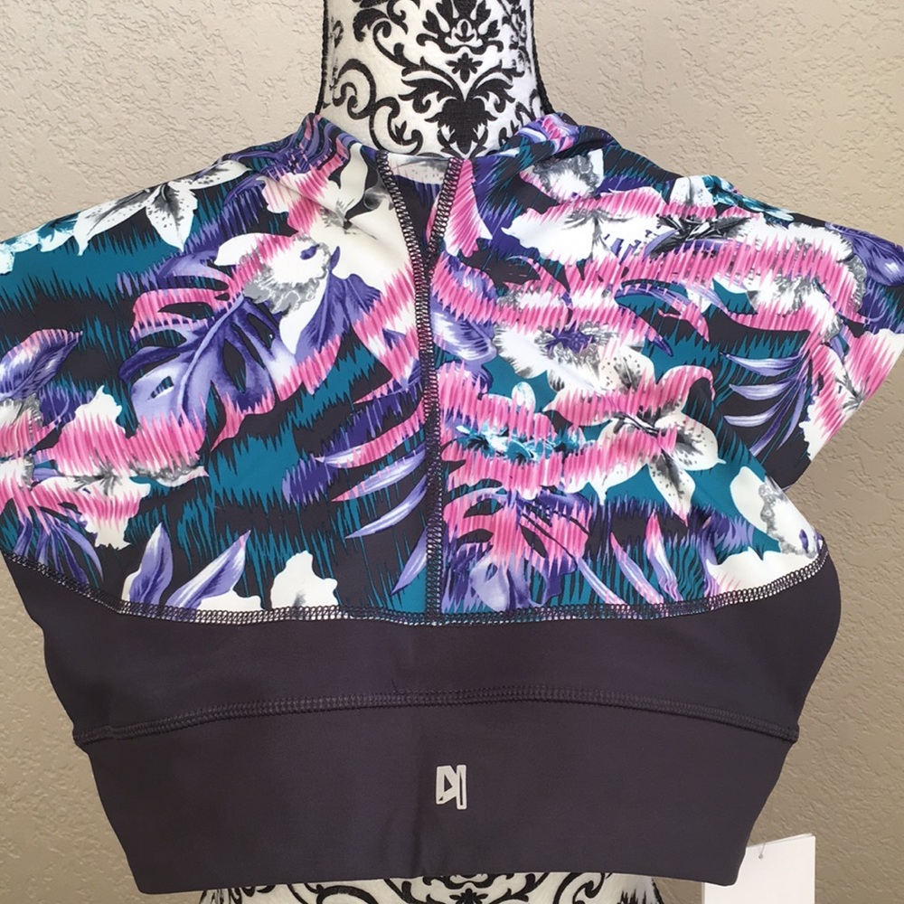 SOLD!💖 NWT Ki Pro Performance Tropical Print Grey - Picture 2 of 6